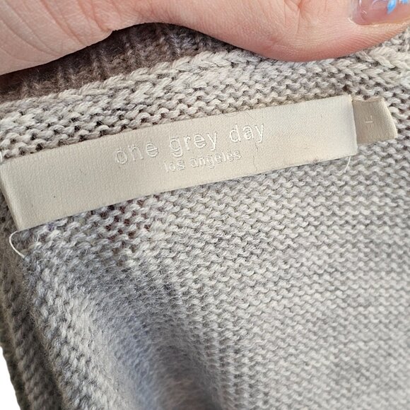 One Grey Day Light Grey Distressed Side Detail Sweater Sz L - Picture 7 of 10